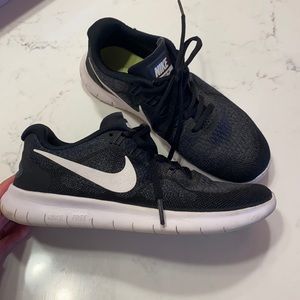 Nike free run tennis shoes